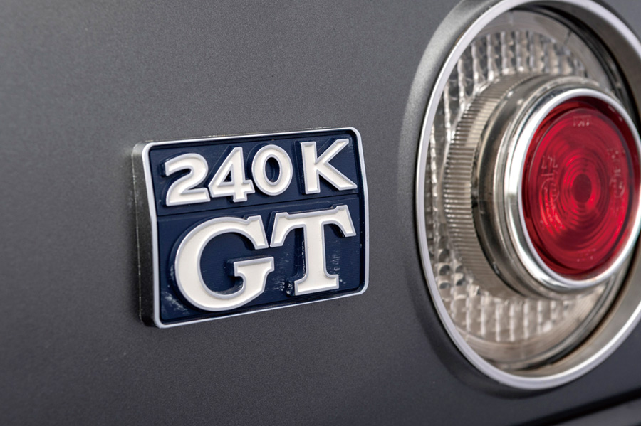 日産　スカイライン　240K　GT　エンブレム