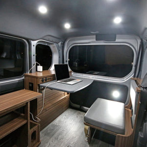 リモートワークに完全対応する電装の充実した移動オフィス